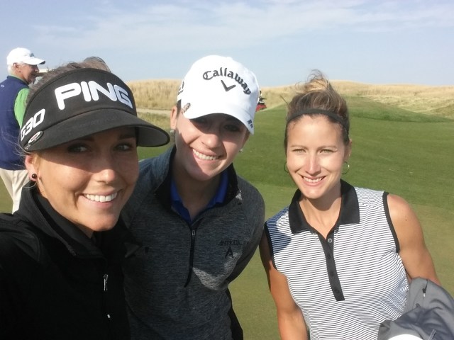 Tre av de fem tjejer som var med på tävlingen :) 